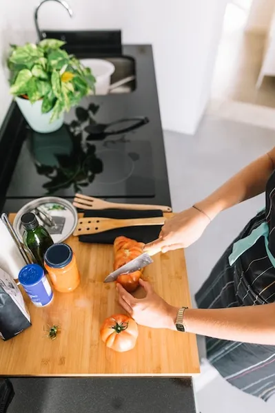 cómo pintar los muebles de la cocina con esmalte para renovar tu espacio