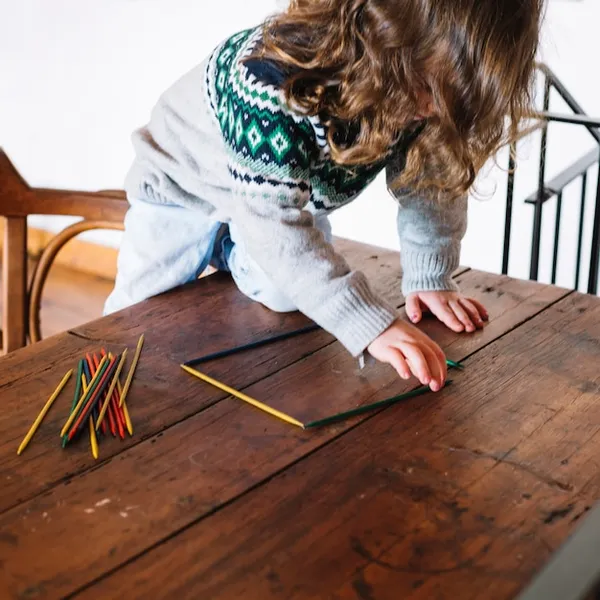 cómo pintar una mesa de madera para renovar tu espacio